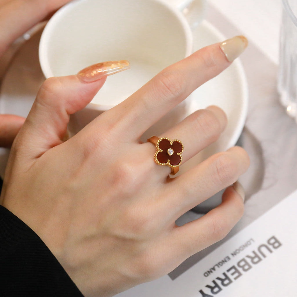 Aura CLOVER CARNELIAN RING ROSE GOLD DIAMOND