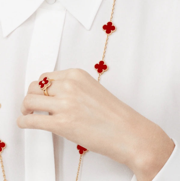 Aura CLOVER CARNELIAN RING ROSE GOLD DIAMOND