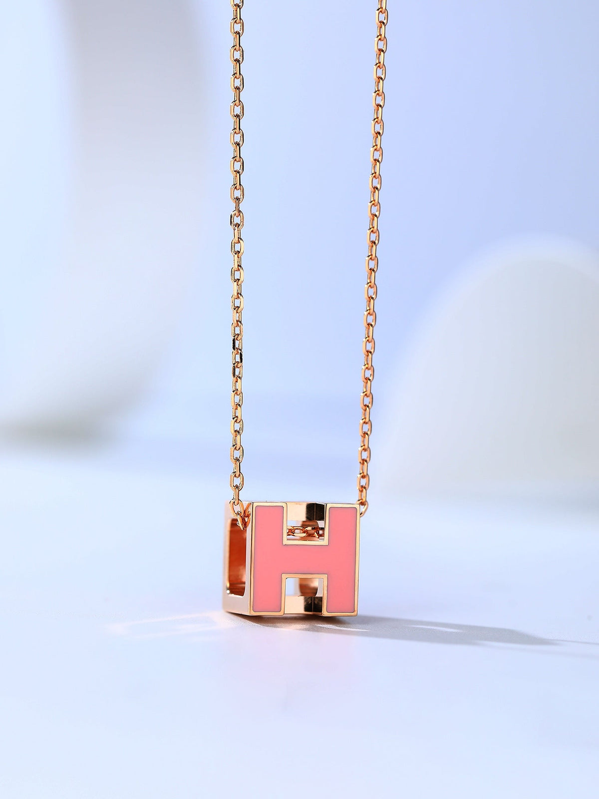 [⭐Aura ]H CAGE PINK GOLD NECKLACE