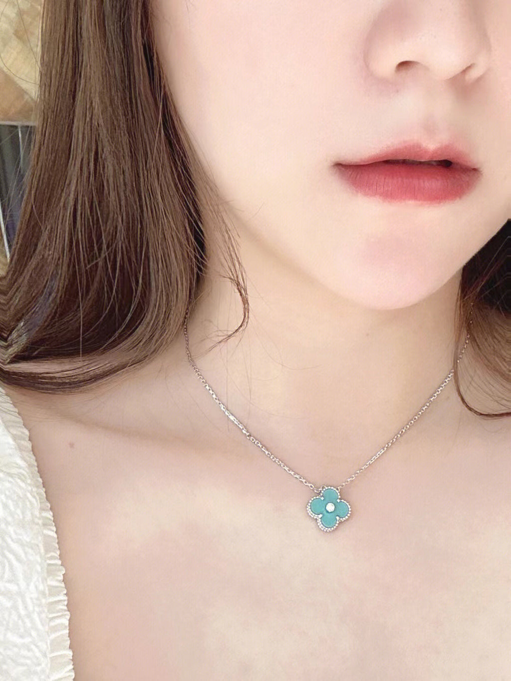 Aura CLOVER 1 DIAMOND HELLBLAUE SILBERNE HALSKETTE