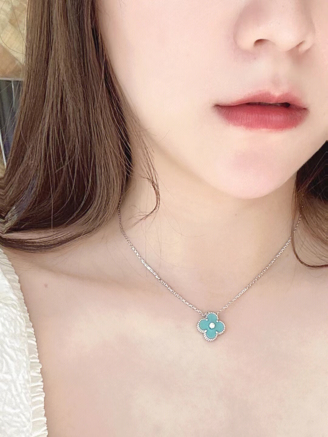 Aura CLOVER 1 DIAMOND HELLBLAUE SILBERNE HALSKETTE