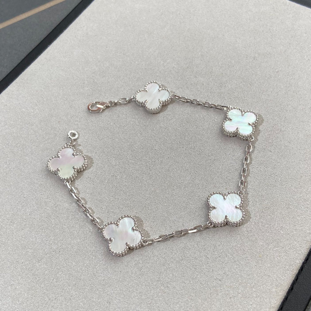 [Aura ]New CLOVER WHITE PEARL MOP 5 MOTIF BRACELET COLLECTION