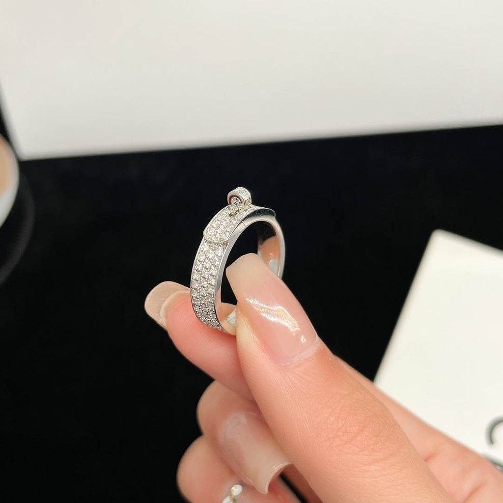 Aura KELLY SILVER DIAMOND RING