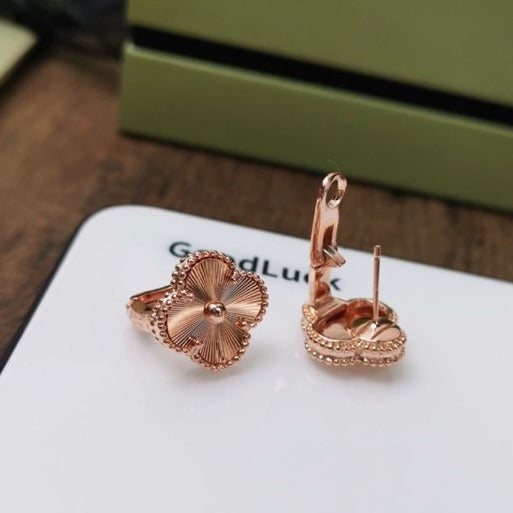 Aura CLOVER MEDIUM STUD EARRINGS