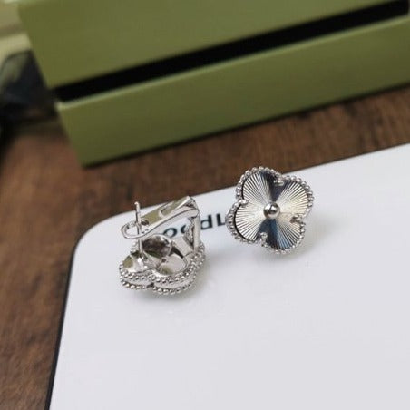 Aura CLOVER MEDIUM STUD EARRINGS