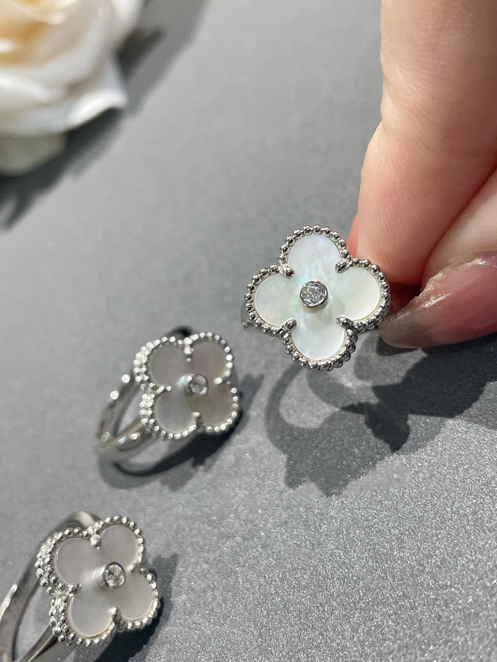 Aura CLOVER SILVER MOP DIAMOND RING