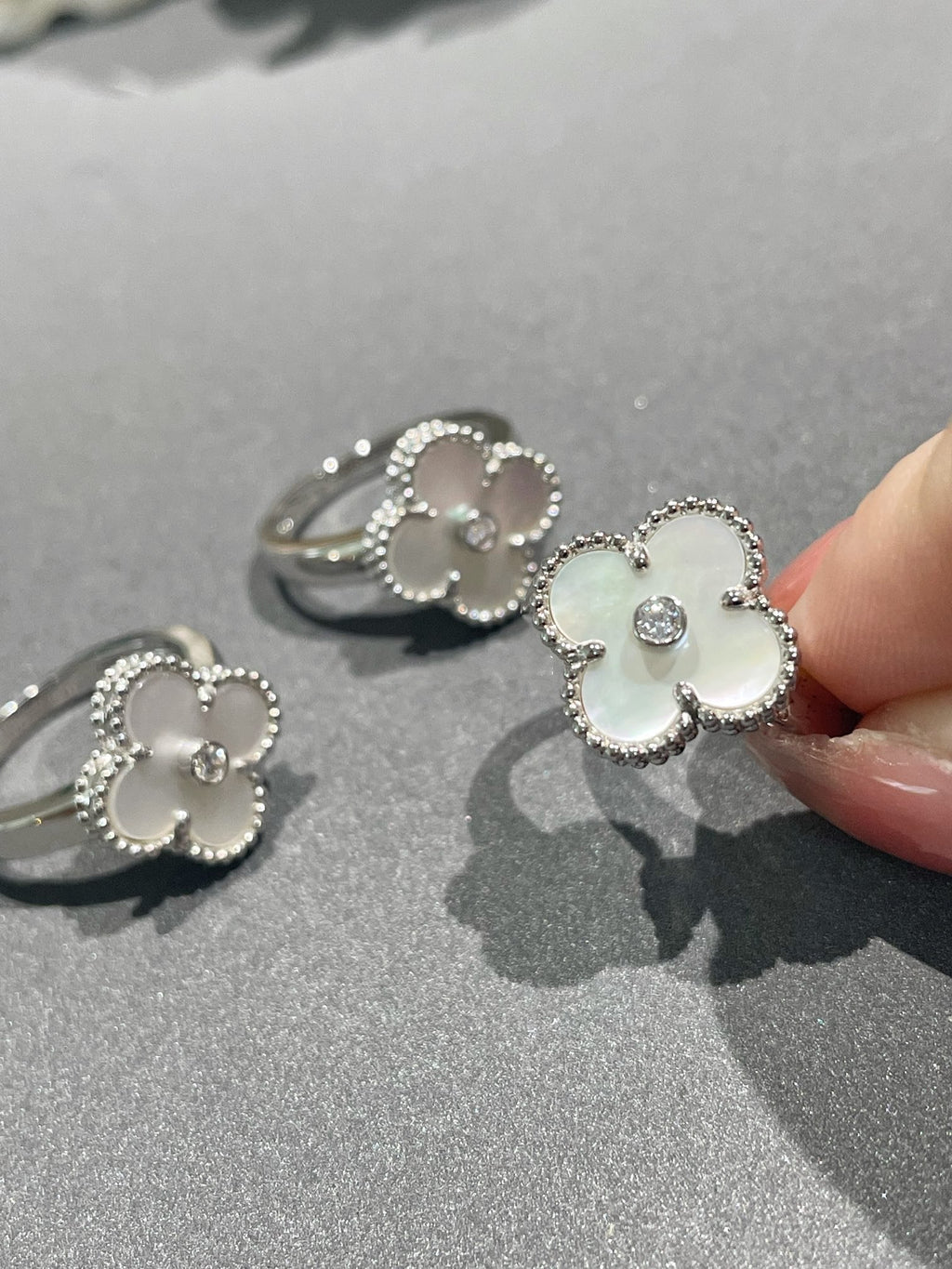Aura CLOVER SILVER MOP DIAMOND RING