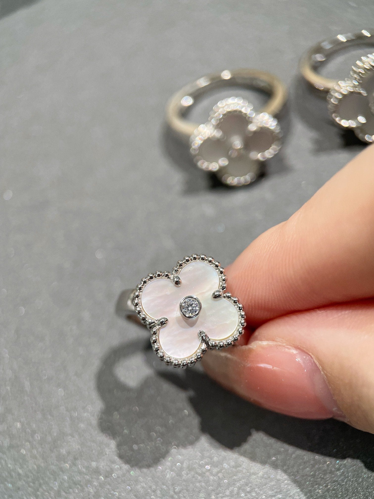 Aura CLOVER SILVER MOP DIAMOND RING