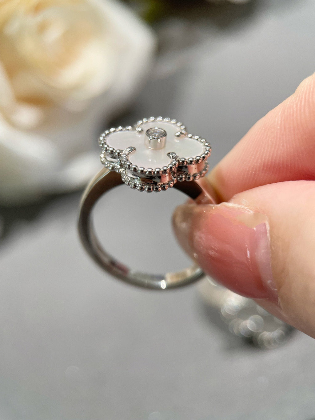 Aura CLOVER SILVER MOP DIAMOND RING