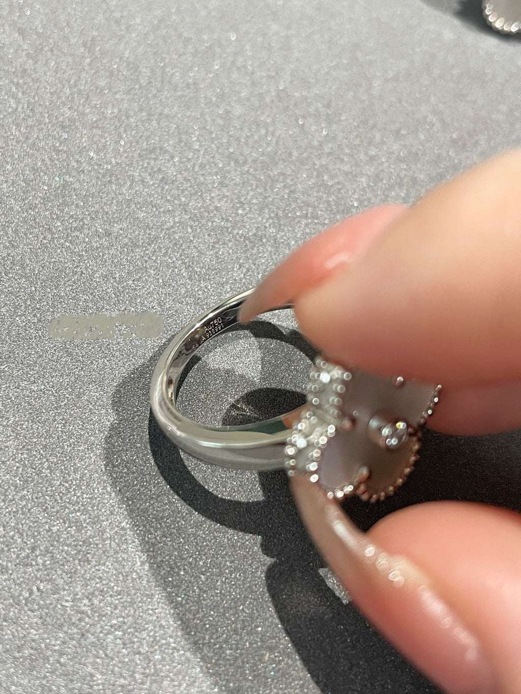 Aura CLOVER SILVER MOP DIAMOND RING