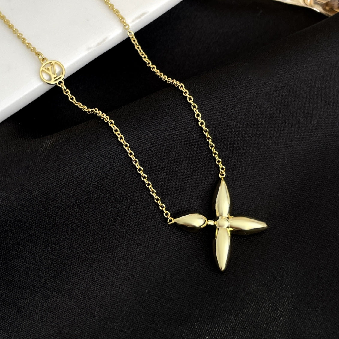 Aura LOUISETTE GOLD NECKLACE