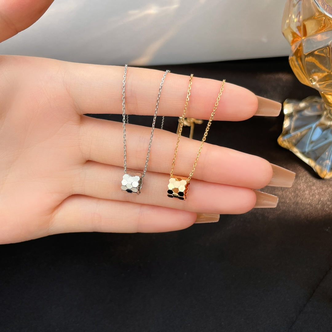 [⭐Aura ]BEE MINI NECKLACE