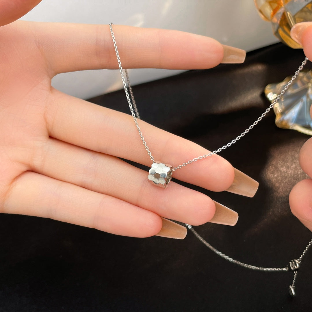 [⭐Aura ]BEE MINI NECKLACE