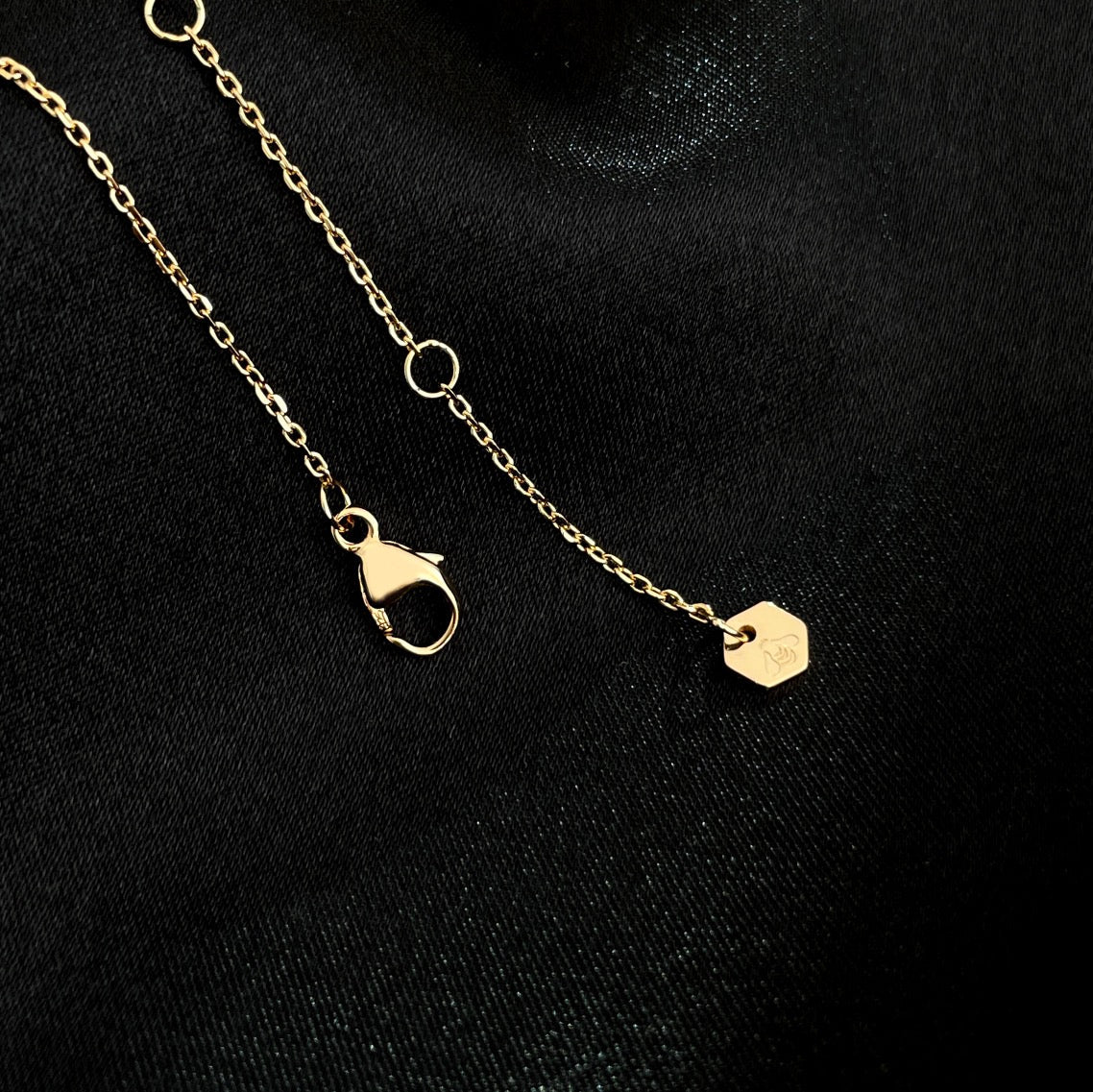 [⭐Aura ]BEE MINI NECKLACE