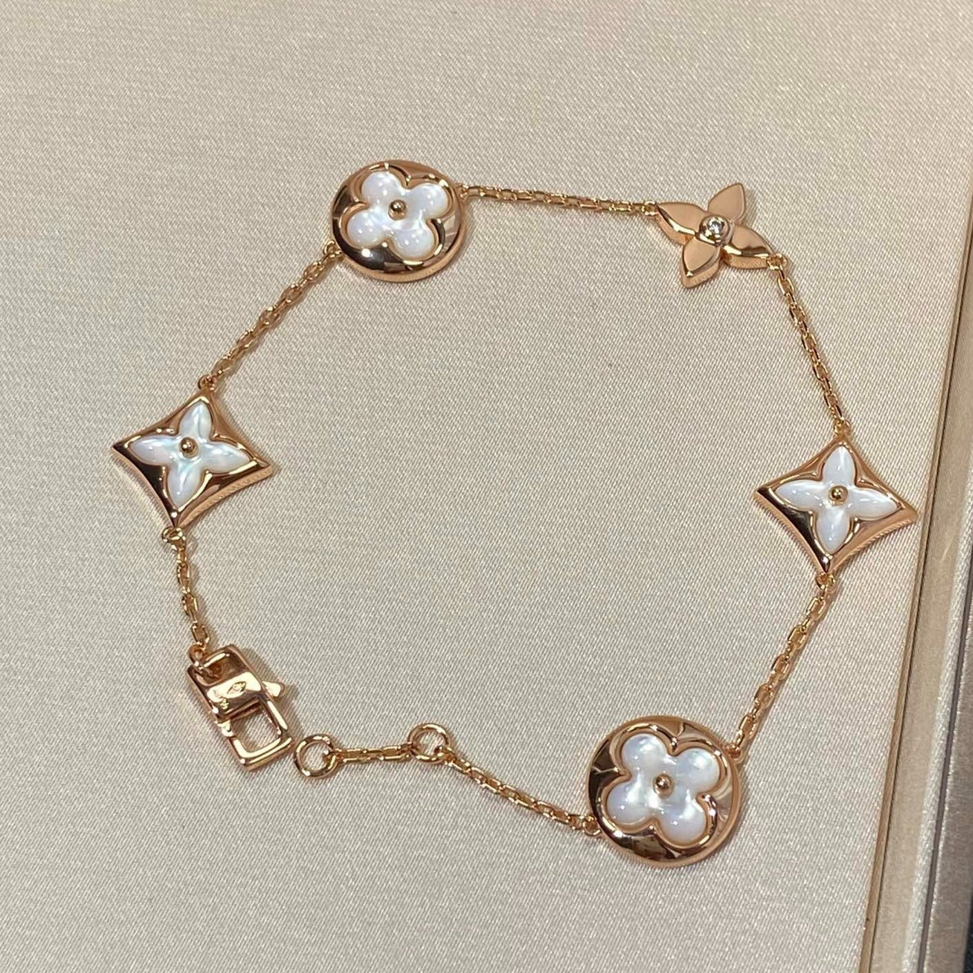 Aura STAR AND SUN 5 MOTIF MOP PINK GOLD BRACELET