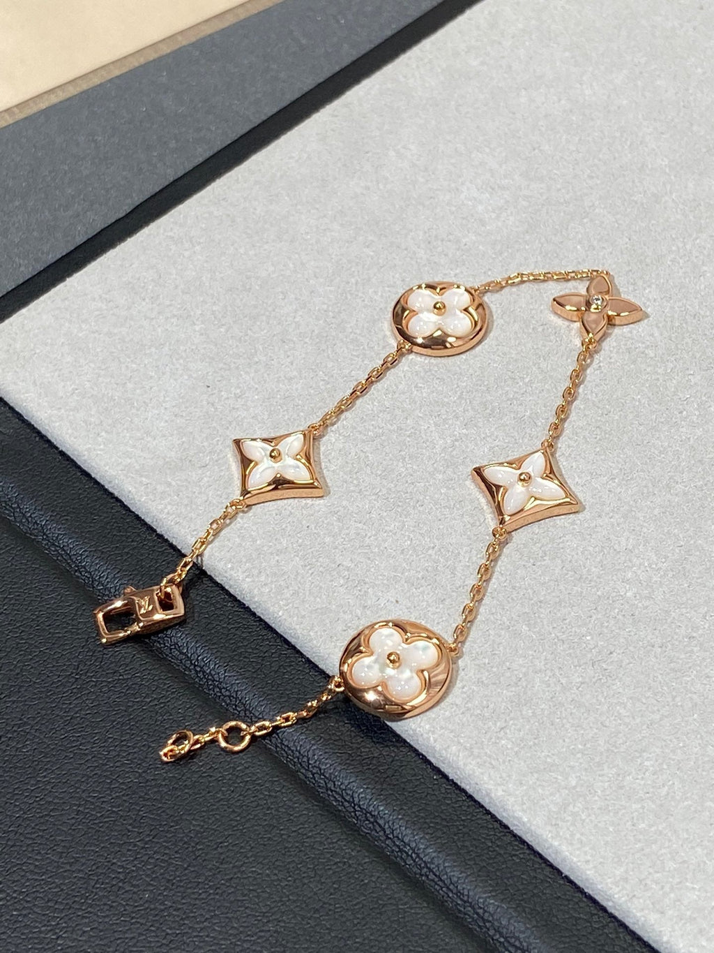 Aura STAR AND SUN 5 MOTIF MOP PINK GOLD BRACELET