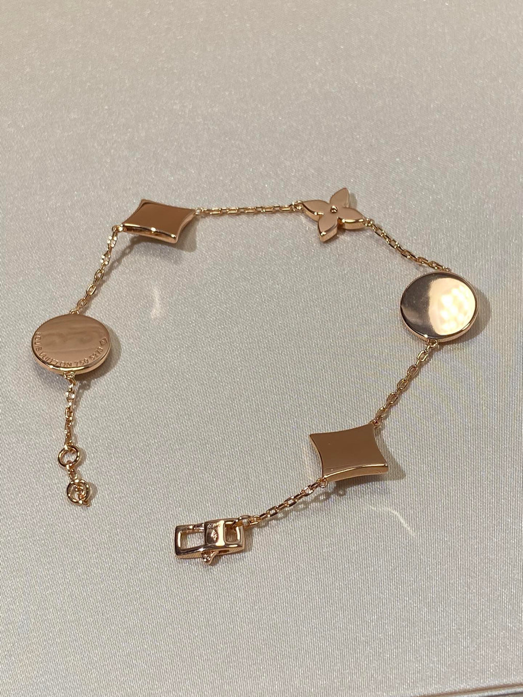 Aura STAR AND SUN 5 MOTIF MOP PINK GOLD BRACELET