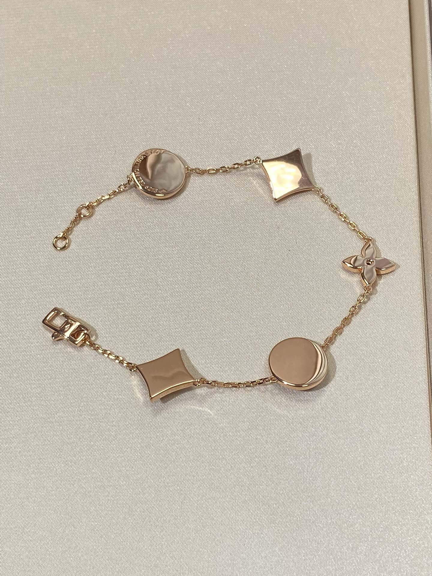 Aura STAR AND SUN 5 MOTIF MOP PINK GOLD BRACELET