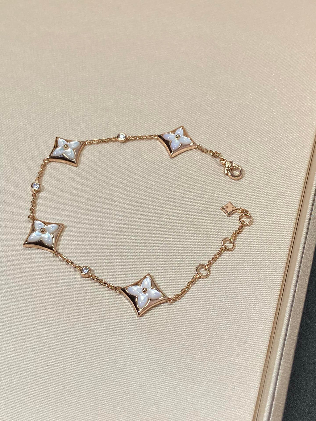 Aura STAR 4 MOTIF MOP DIAMOND PINK GOLD BRACELET