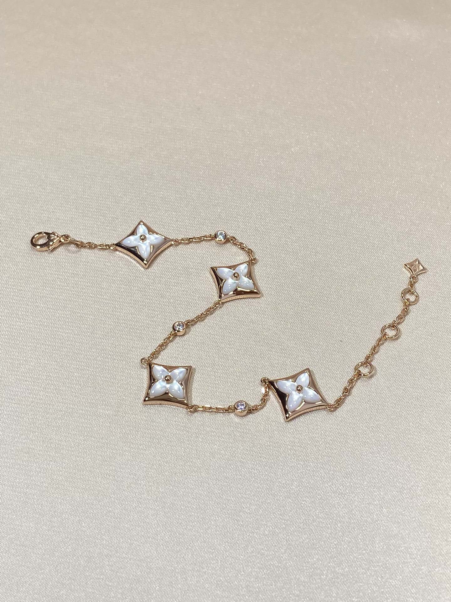 Aura STAR 4 MOTIF MOP DIAMOND PINK GOLD BRACELET