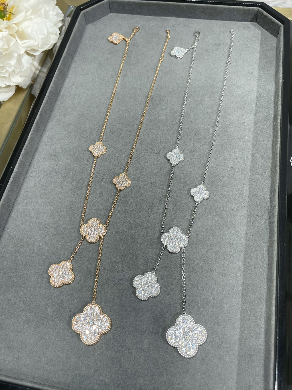Aura CLOVER 6-BLÄTTRIGE DIAMANT-PAVÉ-HALSKETTE
