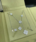 Aura CLOVER 6-BLÄTTRIGE DIAMANT-PAVÉ-HALSKETTE