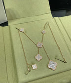 Aura CLOVER 6-BLÄTTRIGE DIAMANT-PAVÉ-HALSKETTE