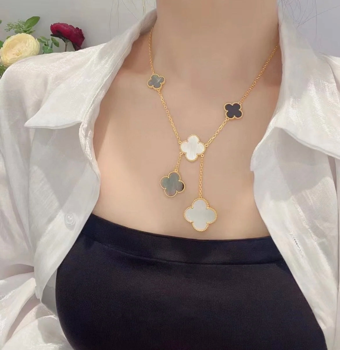 Aura CLOVER 6 MOTIF MOP ONYX GOLD NECKLACE