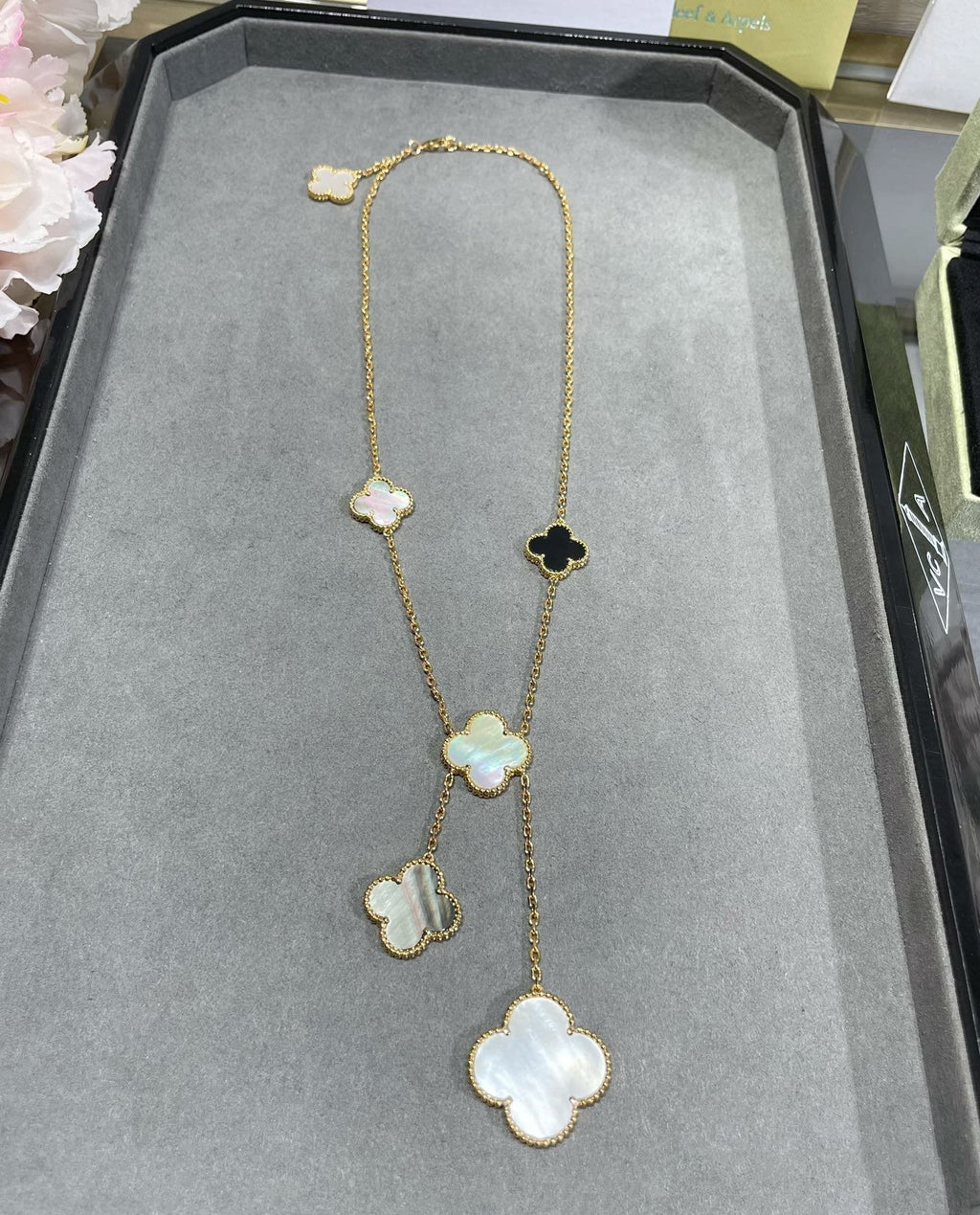 Aura CLOVER 6 MOTIF MOP ONYX GOLD NECKLACE