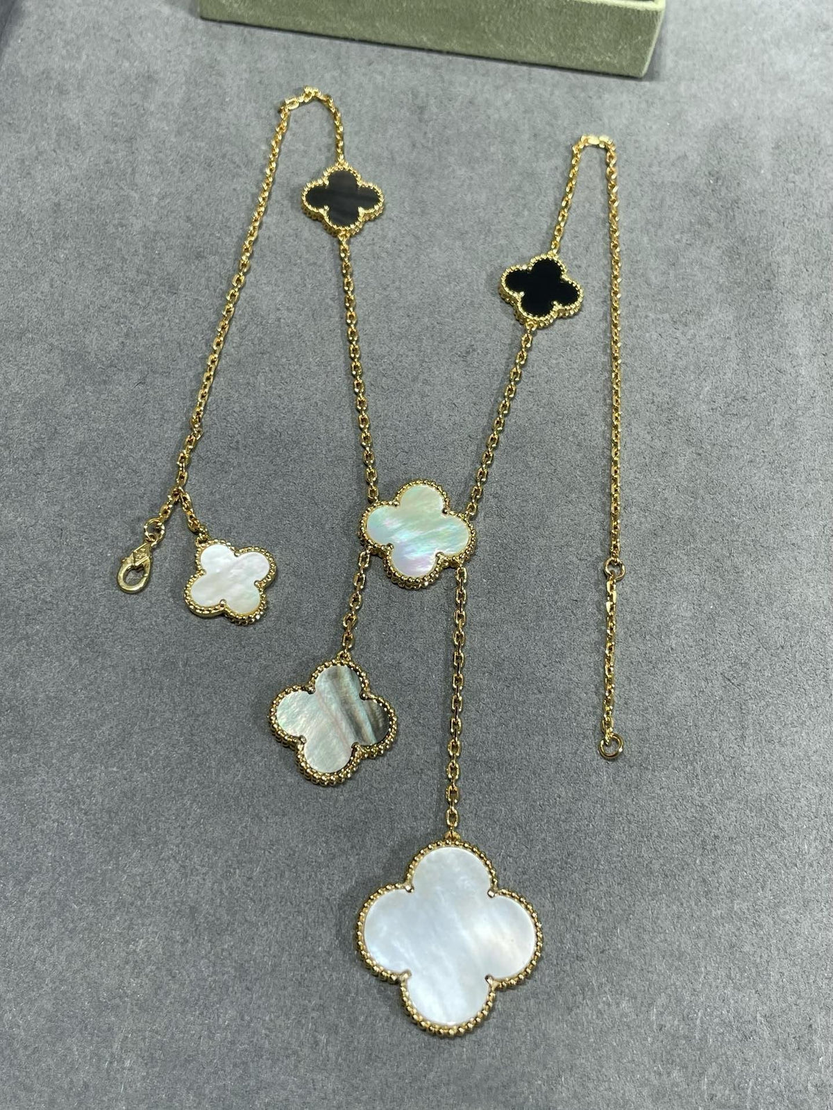 [⭐Aura ]CLOVER 6 MOTIF MOP ONYX GOLD NECKLACE