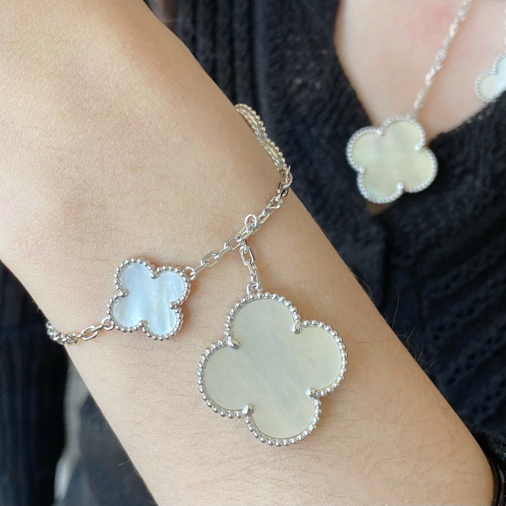 Aura CLOVER 5 MOTIF WHITE MOP SILVER BRACELET