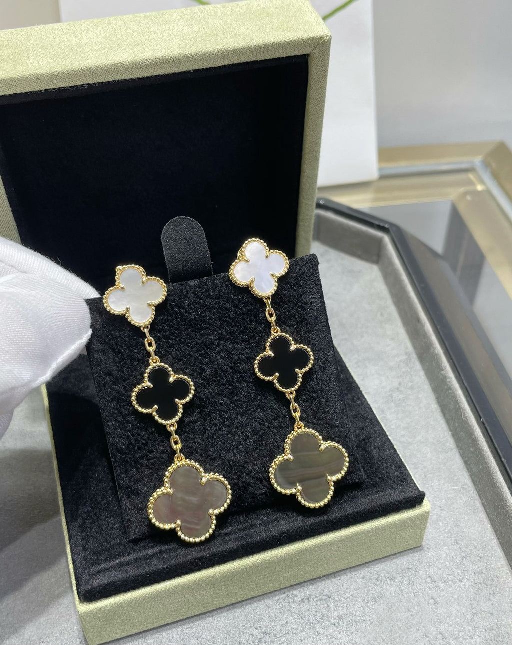 Aura CLOVER 3 MOTIF MOP ONYX DARK MOP PINK GOLD OHRRINGE