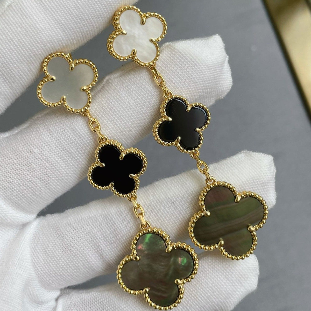 [⭐Aura ]CLOVER 3 MOTIF MOP ONYX DARK MOP PINK GOLD EARRINGS
