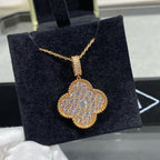 Aura CLOVER 25MM GROSSER ANHÄNGER DIAMANT-PAVÉ LANGE HALSKETTE
