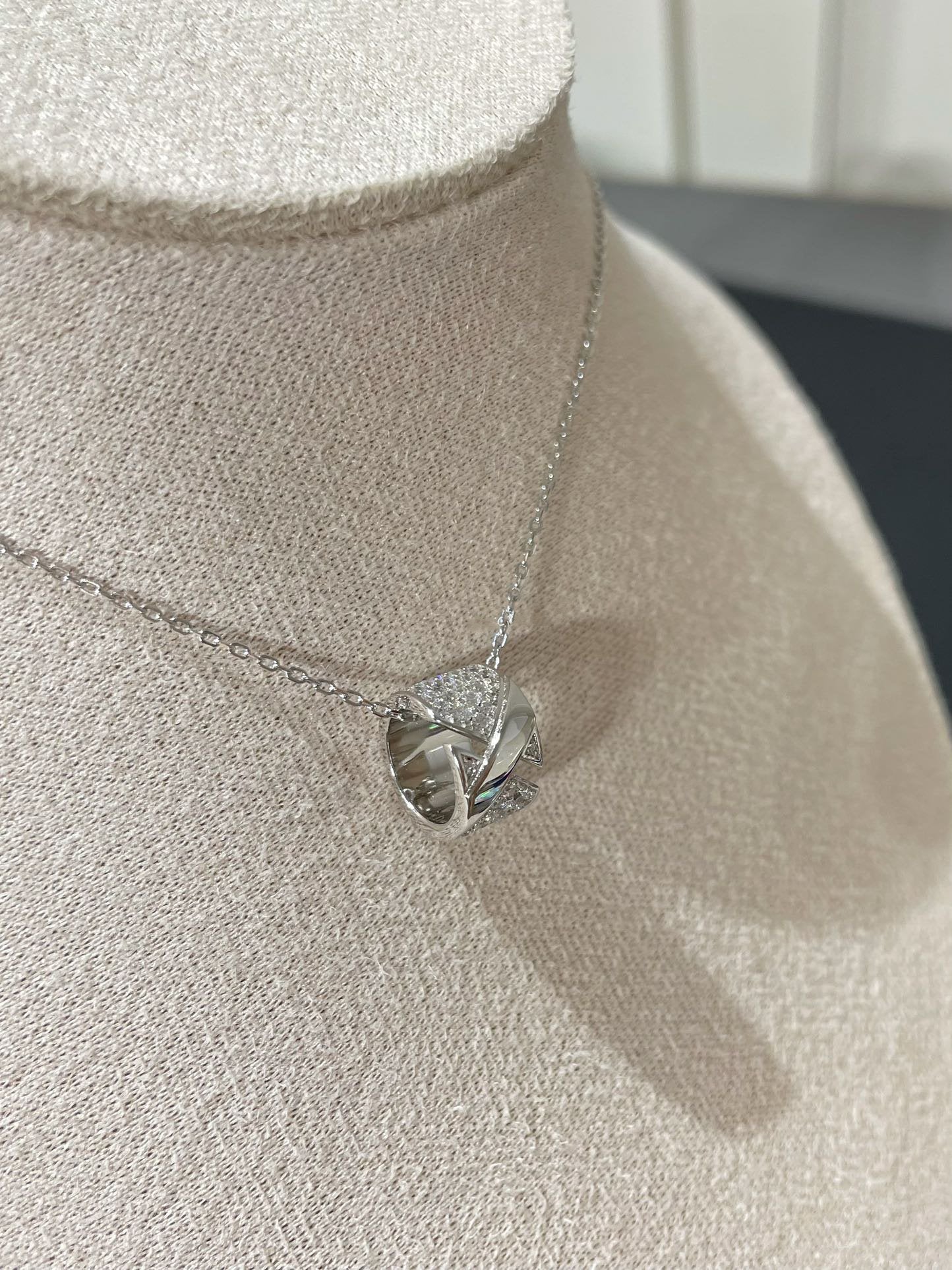 Aura LIENS EVIDENCE DIAMANT BESETZTE HALSKETTE