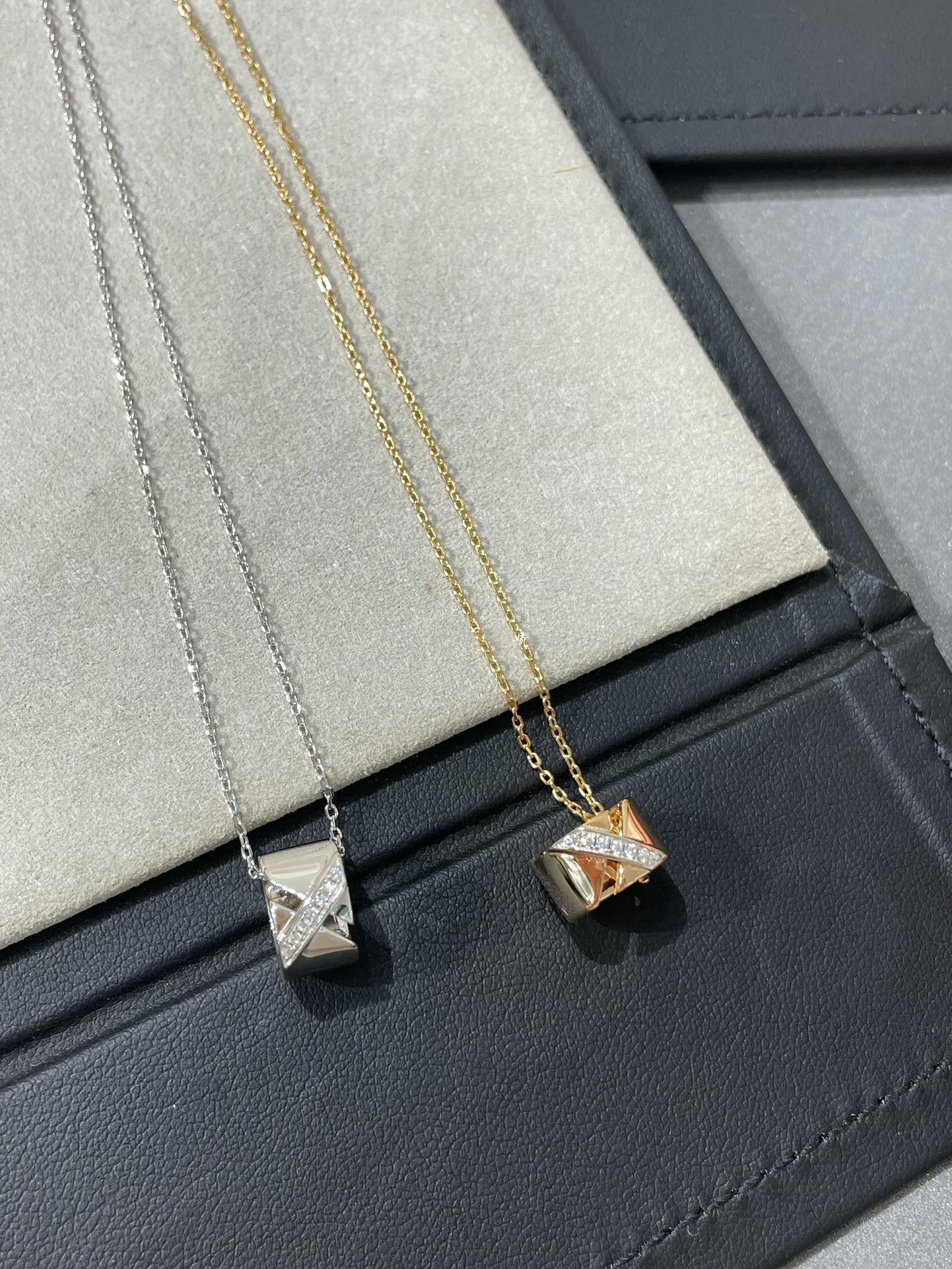 Aura LIENS EVIDENCE DIAMOND NECKLACE