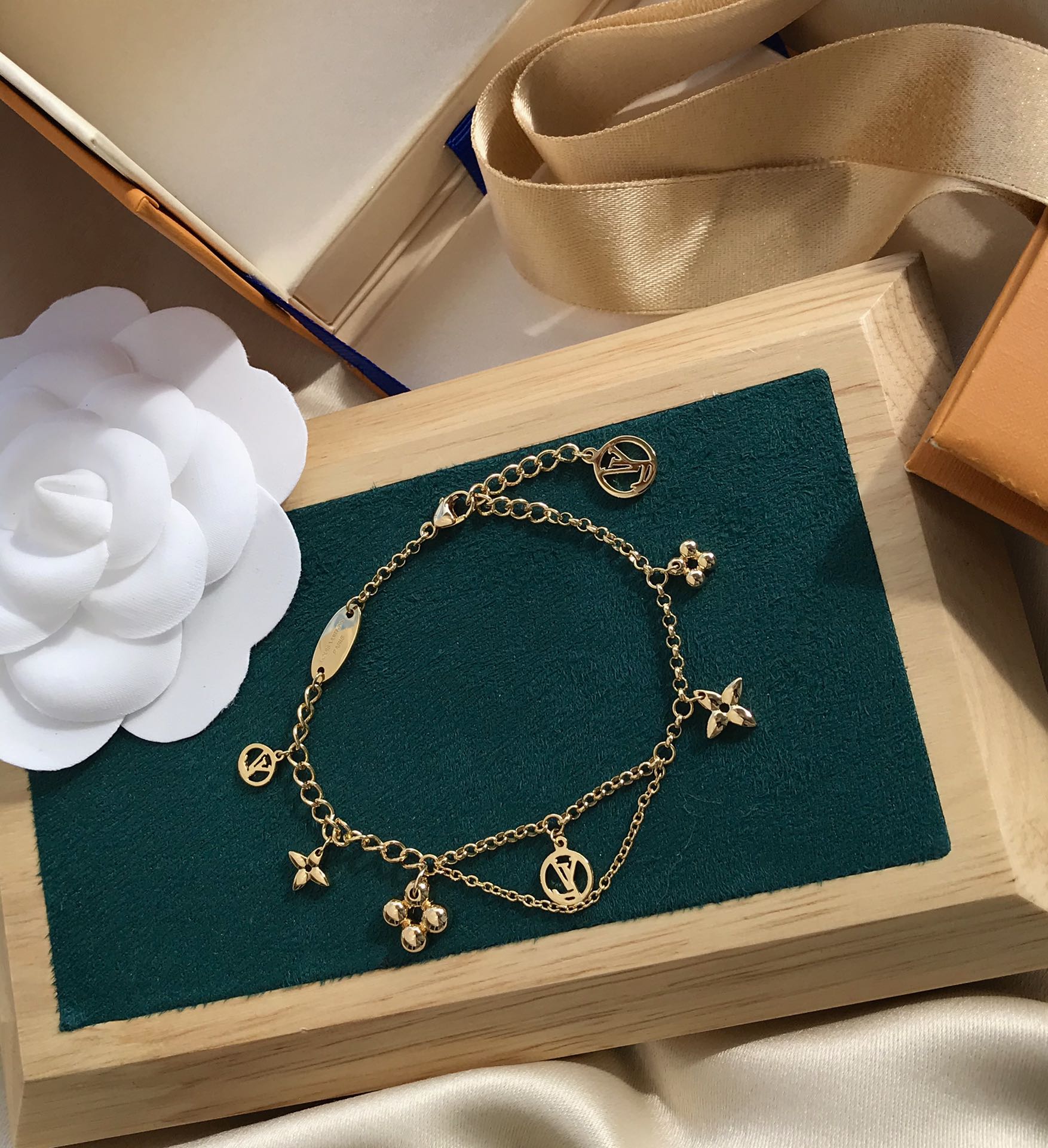 Aura BLOOMING PINK GOLD MOP BRACELET
