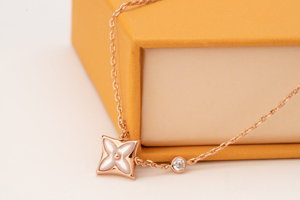Aura STAR PINK MOP 1 DIAMOND PINK GOLD NECKLACE