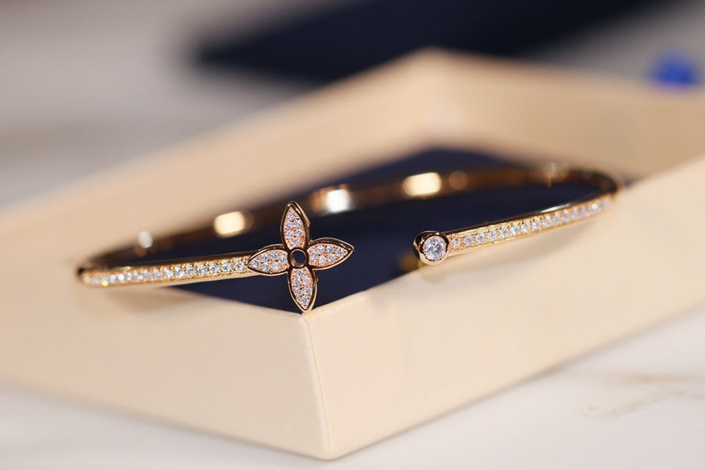 Aura IDYLLE GOLD OPEN BRACELET DIAMOND PAVED