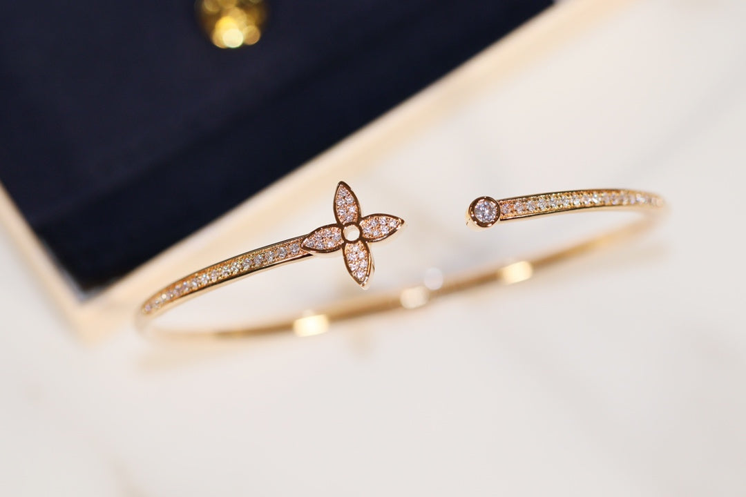 Aura IDYLLE GOLD OPEN BRACELET DIAMOND PAVED