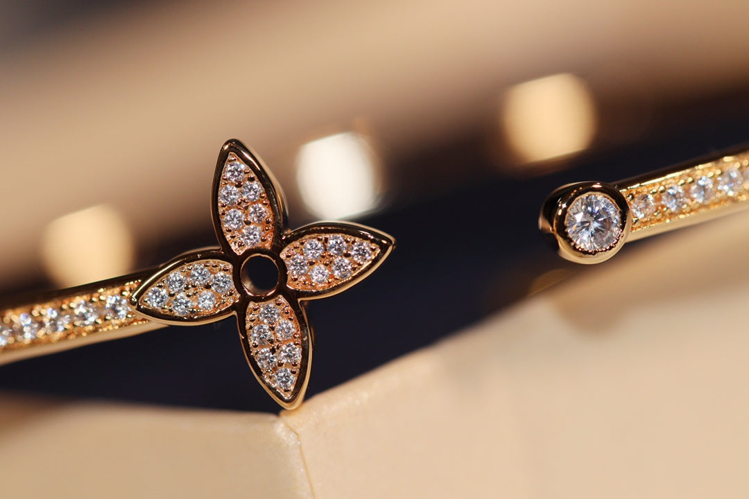 Aura IDYLLE GOLD OPEN BRACELET DIAMOND PAVED