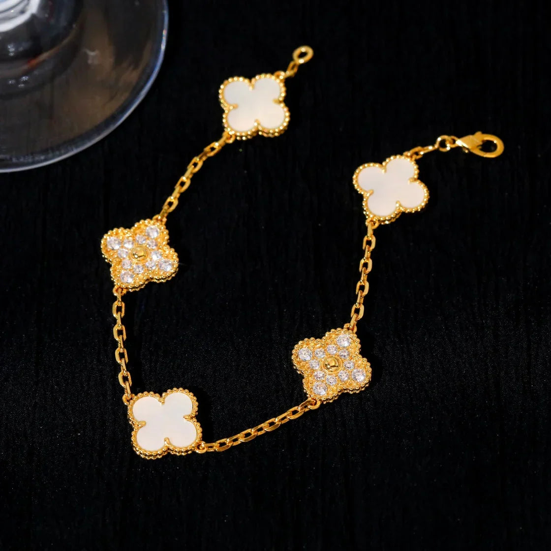 [Aura ]New CLOVER WHITE PEARL MOP 5 MOTIF BRACELET COLLECTION