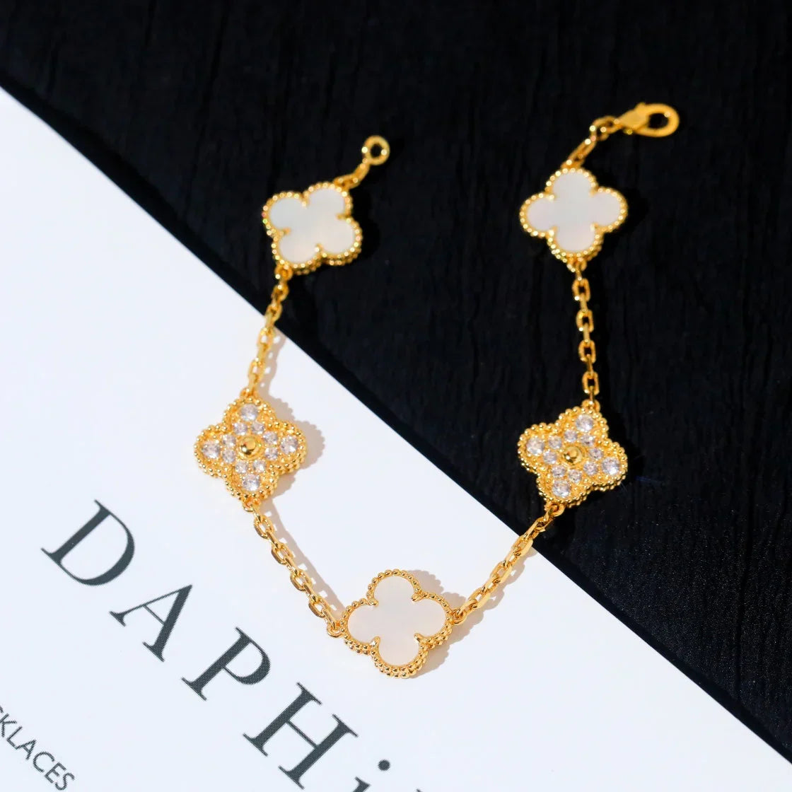 [Aura ]New CLOVER WHITE PEARL MOP 5 MOTIF BRACELET COLLECTION