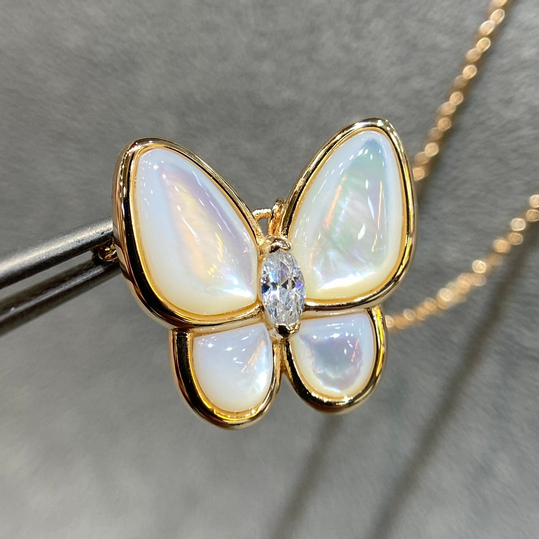 [⭐Aura ]BUTTERFLY MOP DIAMOND NECKLACE