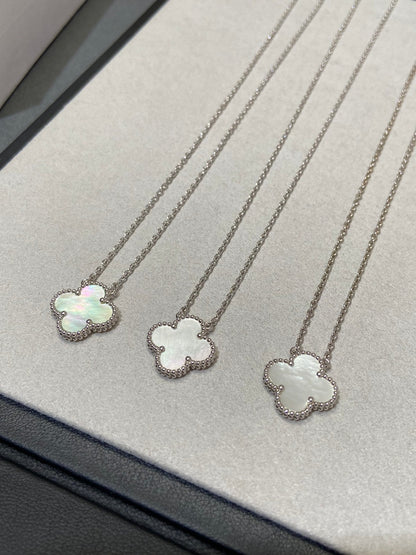 [⭐Aura ]CLOVER MEDIUM SILVER WHITE MOP NECKLACE