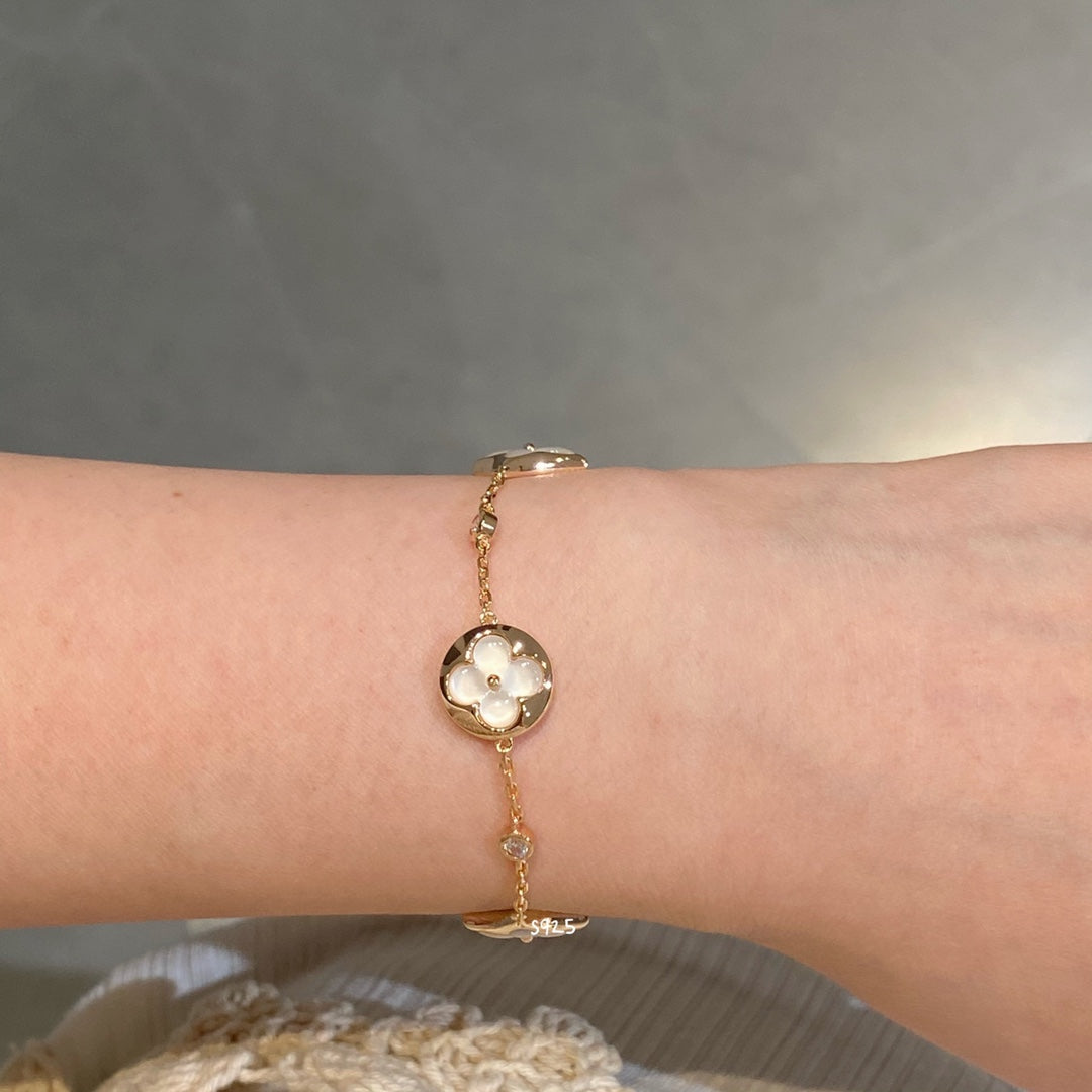Aura STAR AND SUN 4 MOTIF WHITE MOP PINK GOLD BRACELET