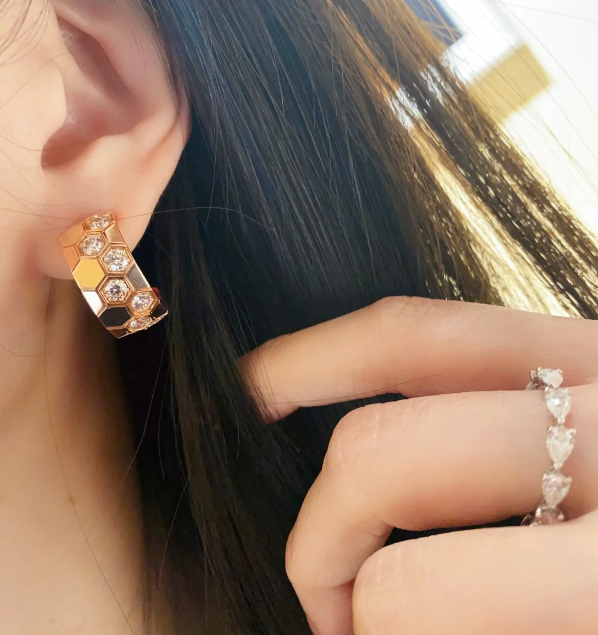 Aura BEE LOVE DIAMOND HOOP EARRINGS