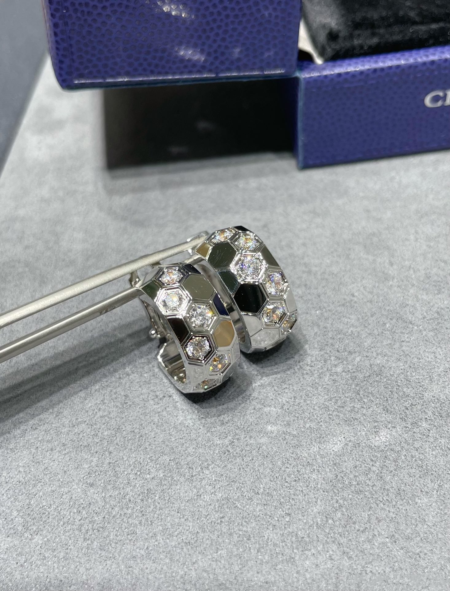 Aura BEE LOVE DIAMOND HOOP EARRINGS
