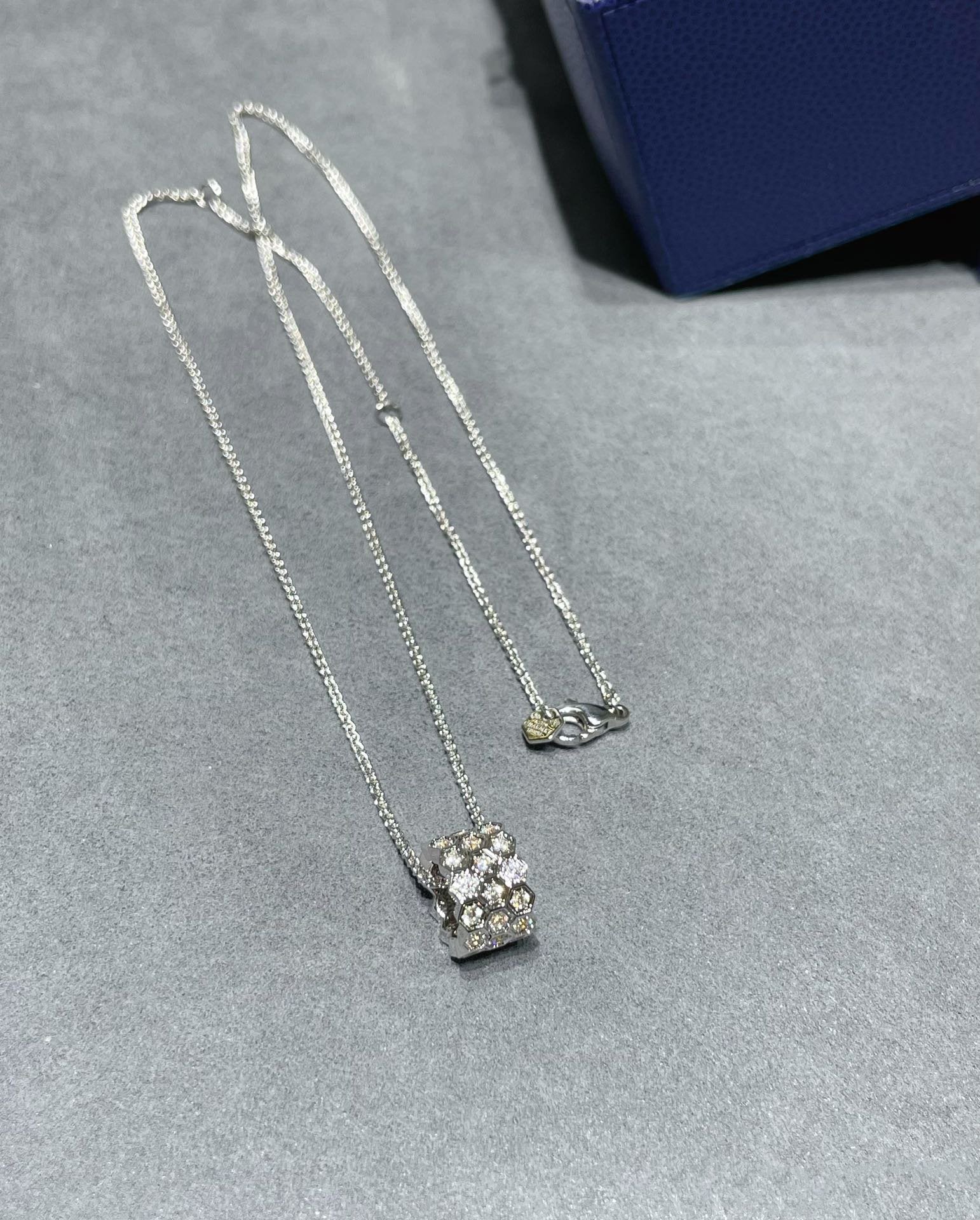 Aura BEE LOVE DIAMOND PAVED 3 ROW NECKLACE