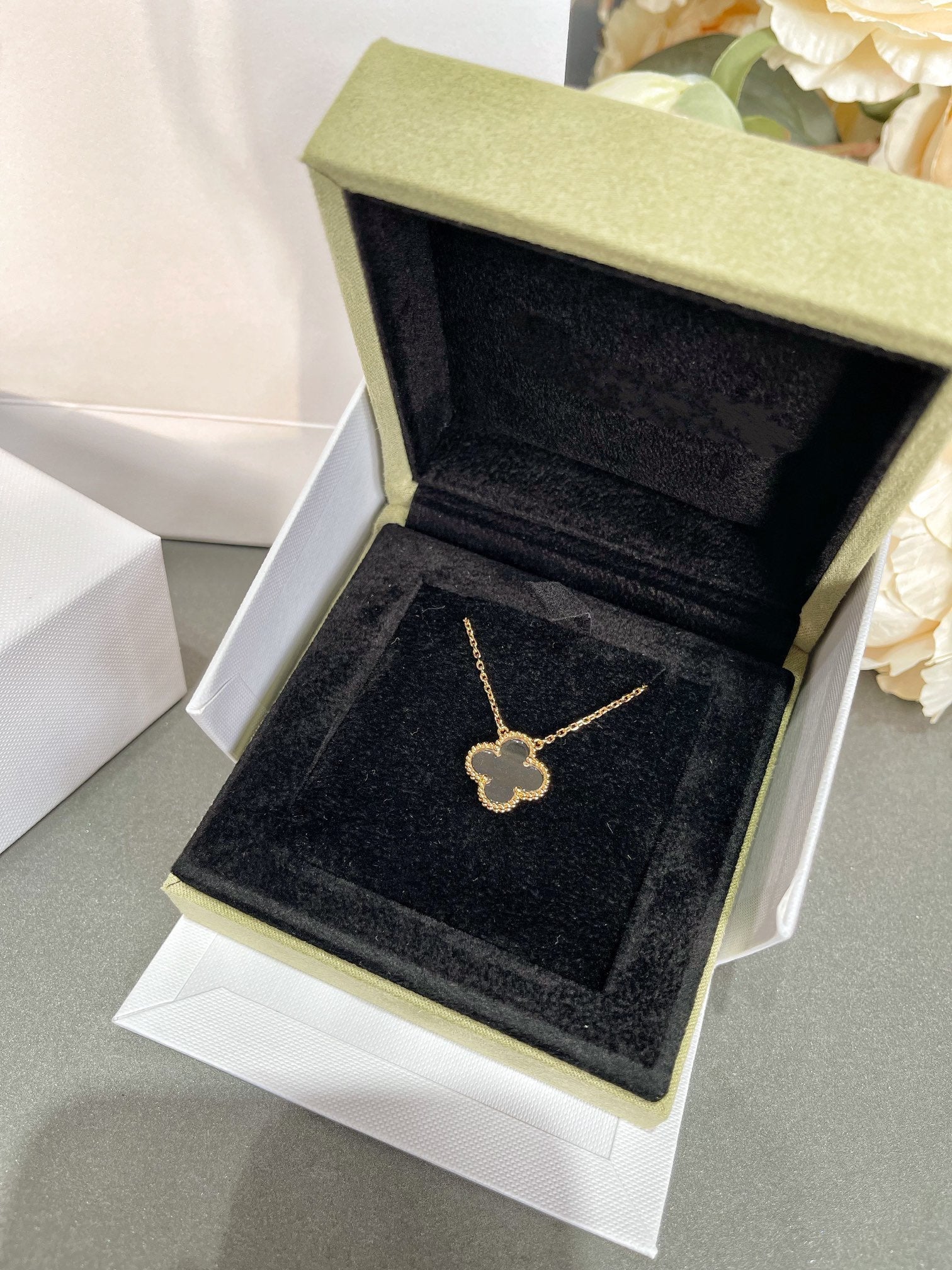 Aura CLOVER ROCK CRYSTAL ROSE GOLD NECKLACE